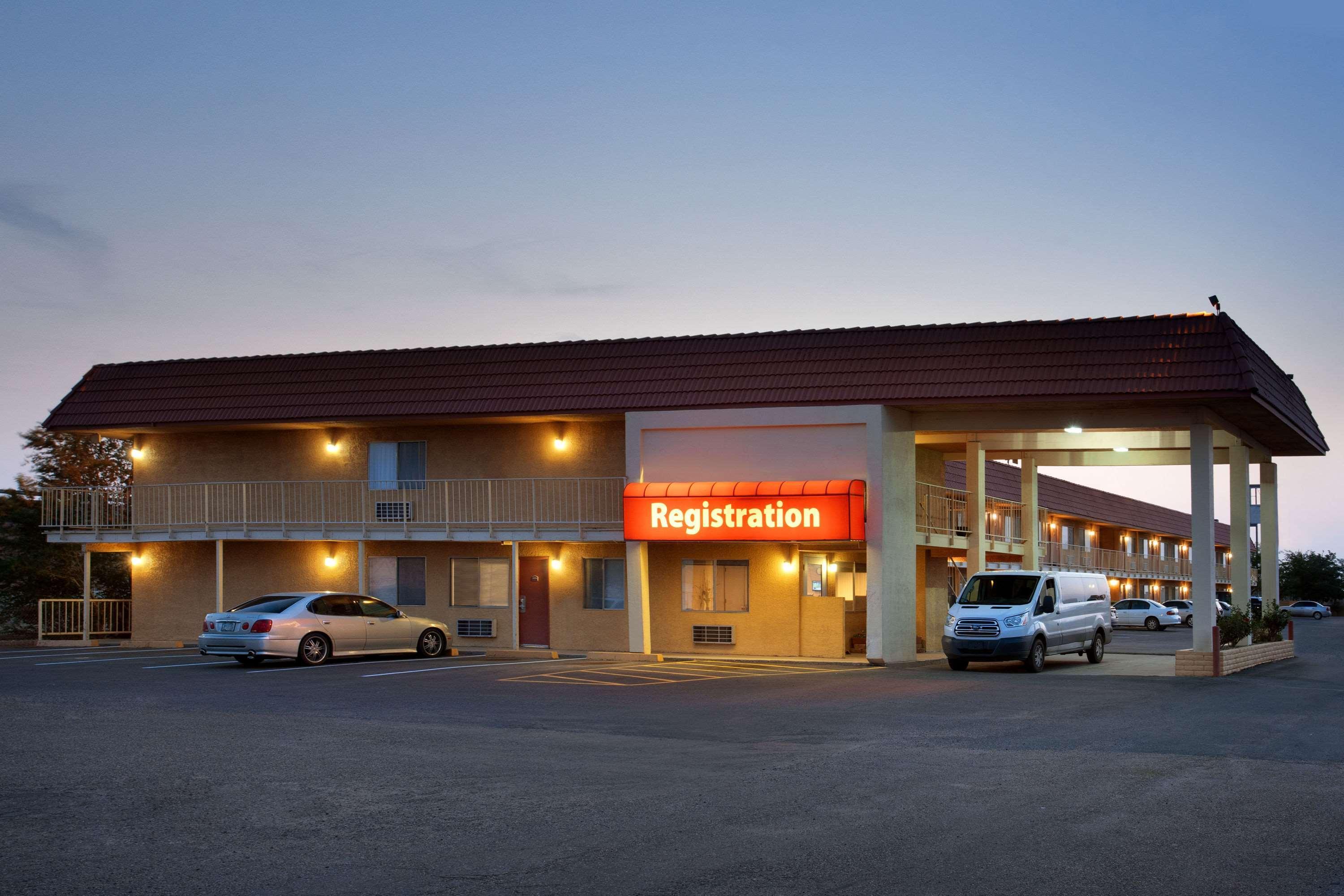 Clarion Pointe Winslow I-40 Hotel Exterior photo